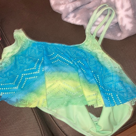 Bathing suits - Picture 2 of 3